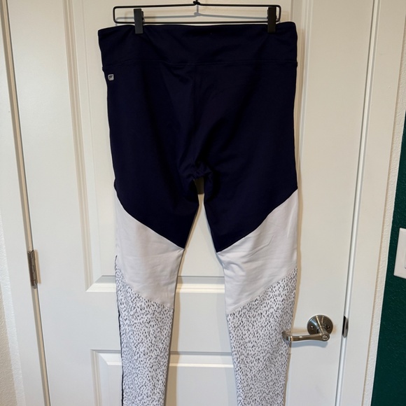 Fabletics Brogan Legging Size: XXL / Tall | 30 Color: Inkwell/White - Picture 6 of 6